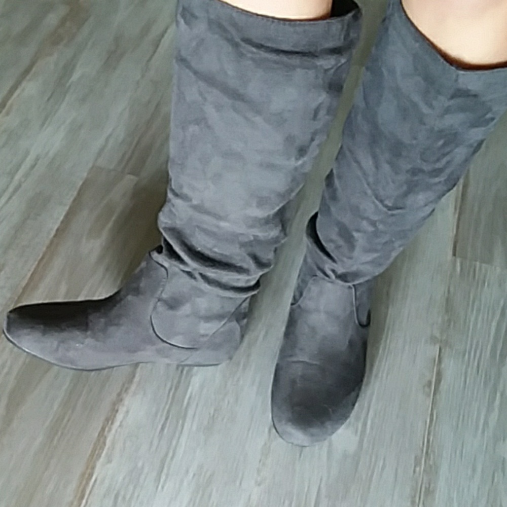 gray suede boots - Picture 4 of 4